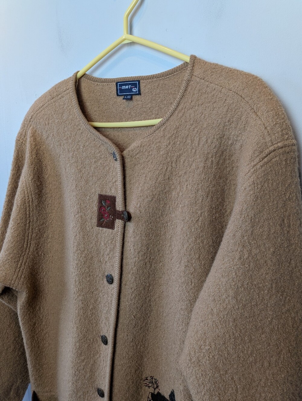 VINTAGE Mat Cardigan Size L 100% Wool Granny Style Buttons Closure Shoulder Pads - Picture 2 of 15